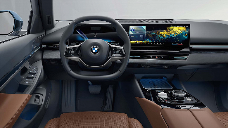 BMW finally presented the BMW 5-series Turing in the G60 body: plus 10 cm in length, top equipment and up to 593 hp.